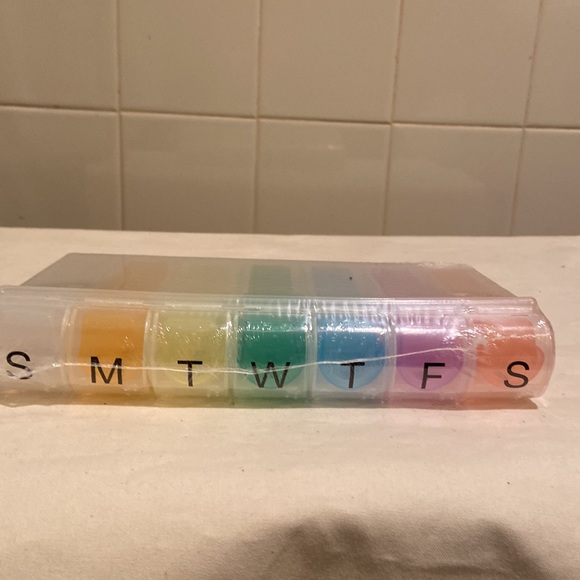 💙Daily Pill Box 4 Times a day pill organizer clear case 7 days - Picture 2 of 3